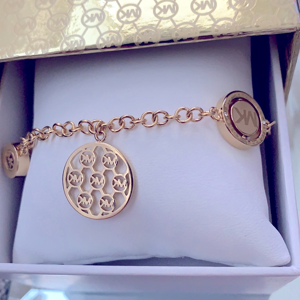 COPY - Michael Kors- New Gold tone charm bracelet - Picture 8 of 9